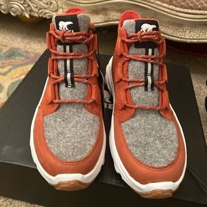 WOMEN'S SOREL KINETIC IMPACT CARIBOU BOOT, Warped Red, Gray. Size 8.5 New In Box